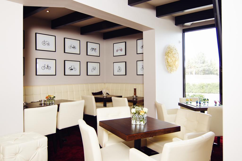 Hotel Tiek Superior เมพเพิน ภายนอก รูปภาพ