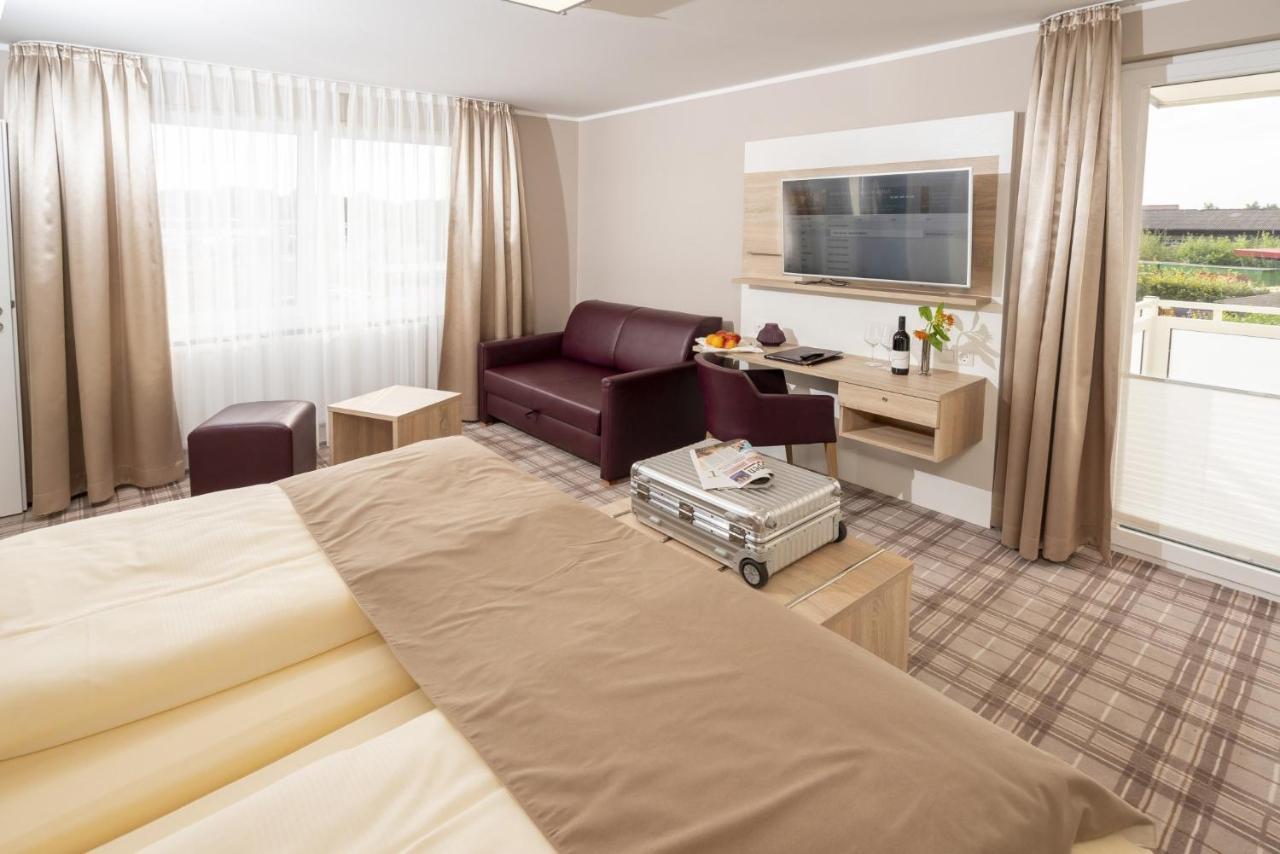 Hotel Tiek Superior เมพเพิน ภายนอก รูปภาพ