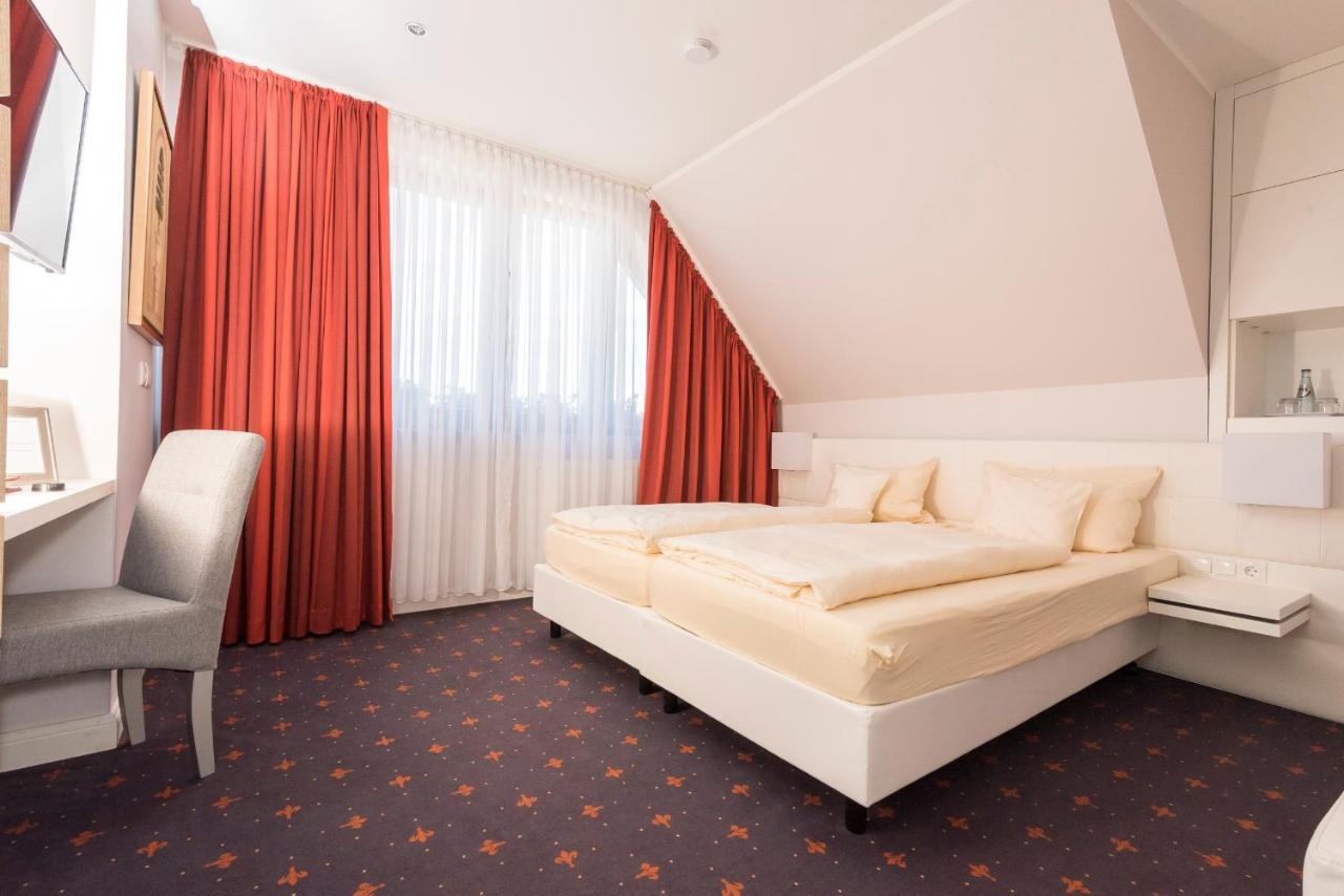 Hotel Tiek Superior เมพเพิน ภายนอก รูปภาพ